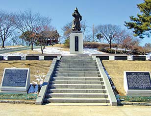 김시민 장군 동상