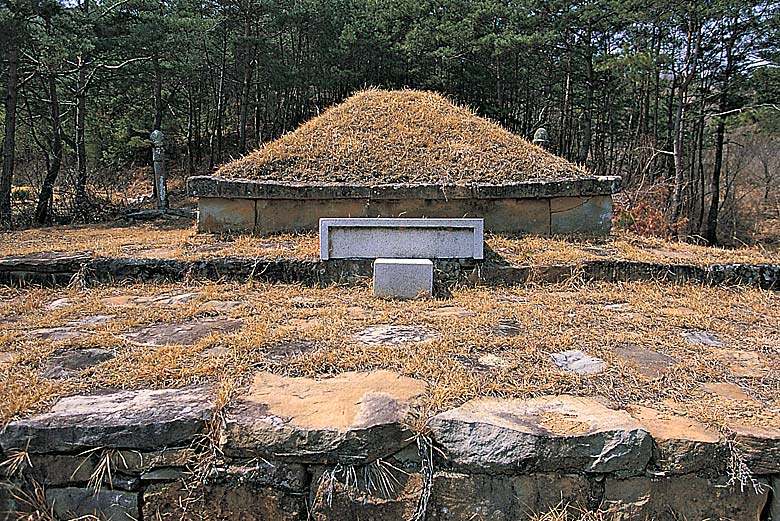 진주 강수명 묘역
