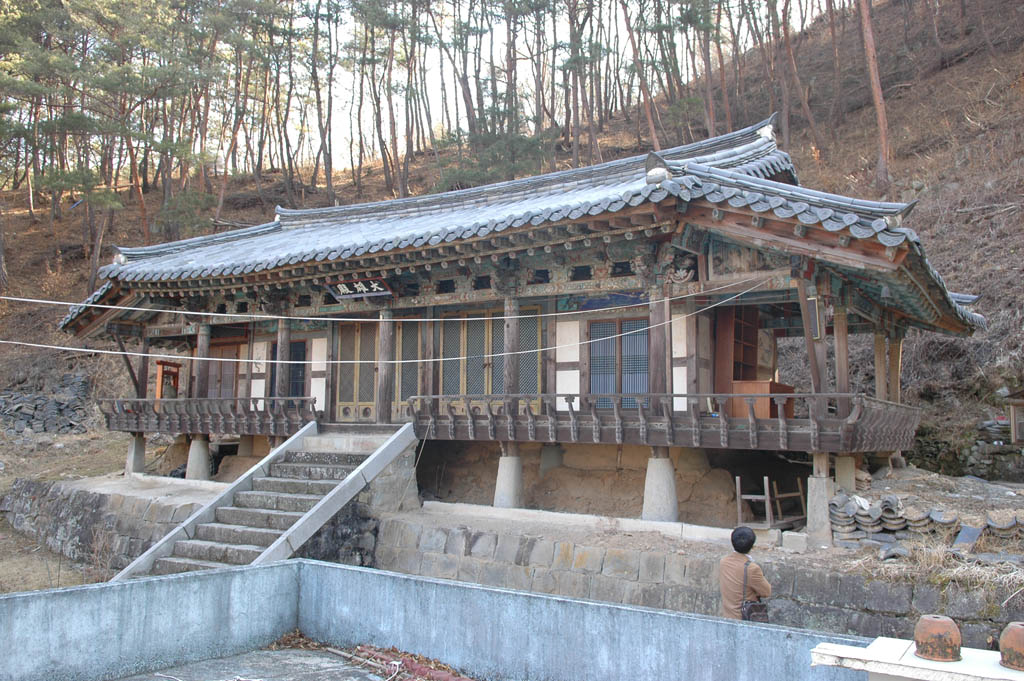 진주 용산사 대웅전