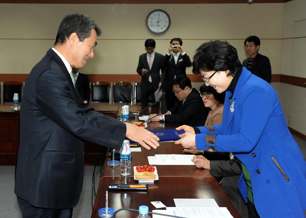  외국인주민 지원시책위원회 위촉장 