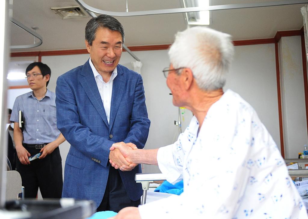  병상의 국가유공자 위문 격려