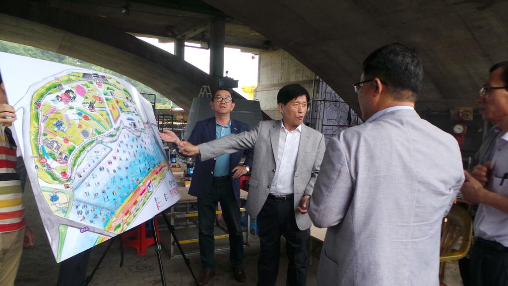 부시장님 유등축제 축제 준비장 현장 격려 사진