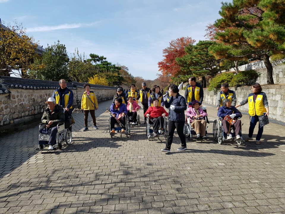 진주 정촌면, 장애인 어르신과 함께 단풍 나들이