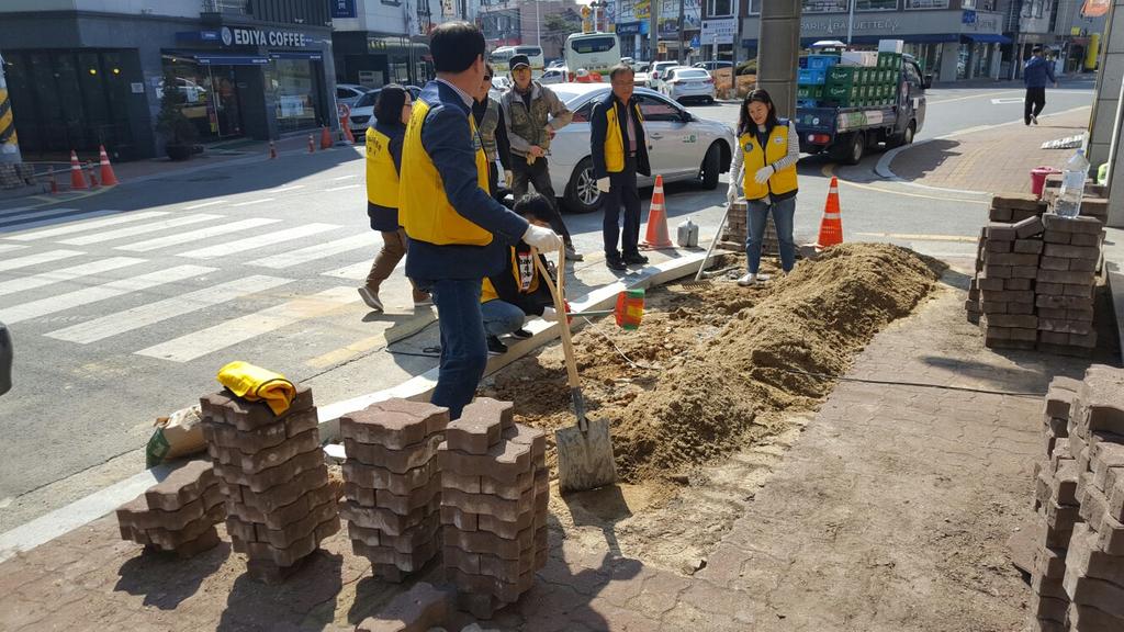 모두가 편안한 무장애도시 진주시 만들기에 앞장 선 가호동위원회
