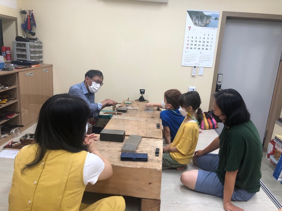 진주시, 무형문화재와 함께하는 가족 공예체험 프로그램 운영