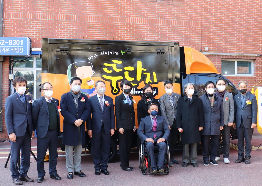 국제로타리클럽 3590지구 진주중앙로타리클럽, 진주시복지재단에 커피&푸드트럭 1대 기탁 