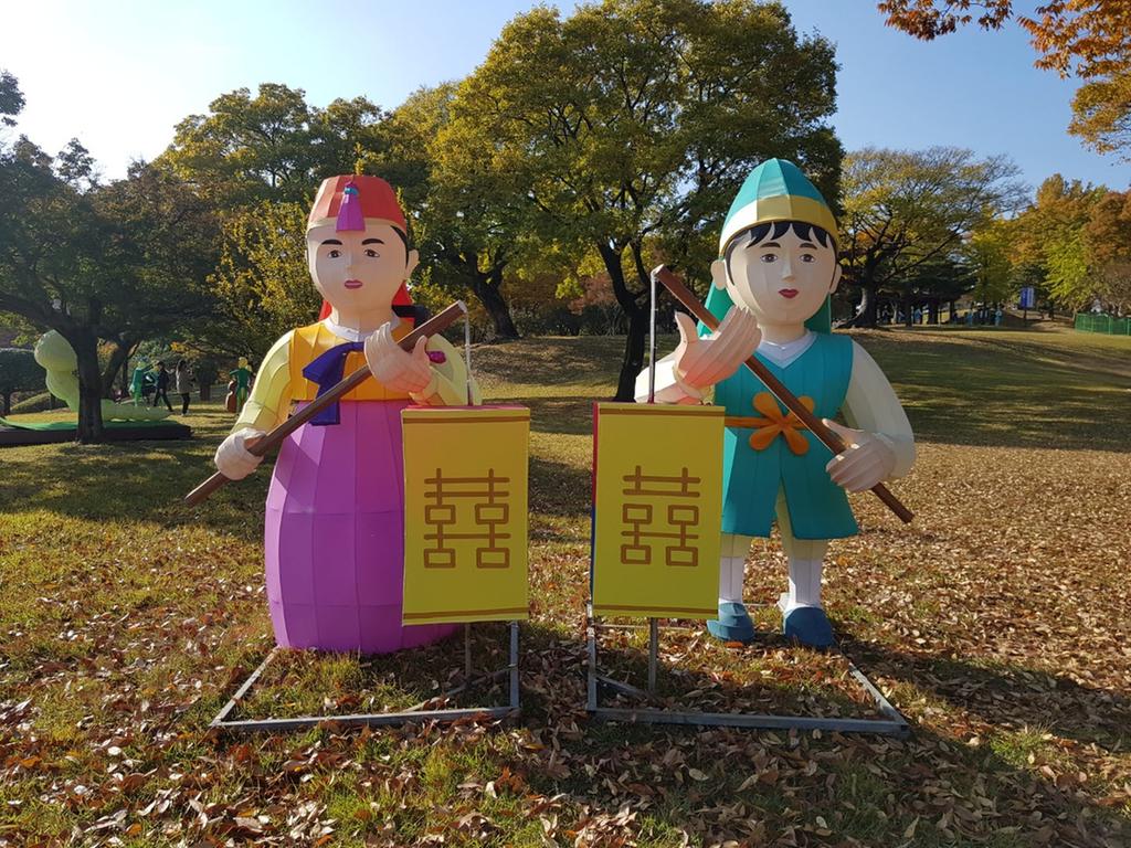 2021 진주남강유등축제 당시 전시된 청사초롱유등