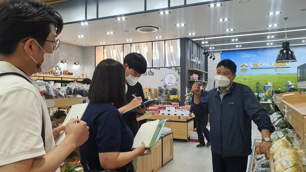 진주금곡농협, 시 공무원과 로컬푸드직매장 현장 견학 