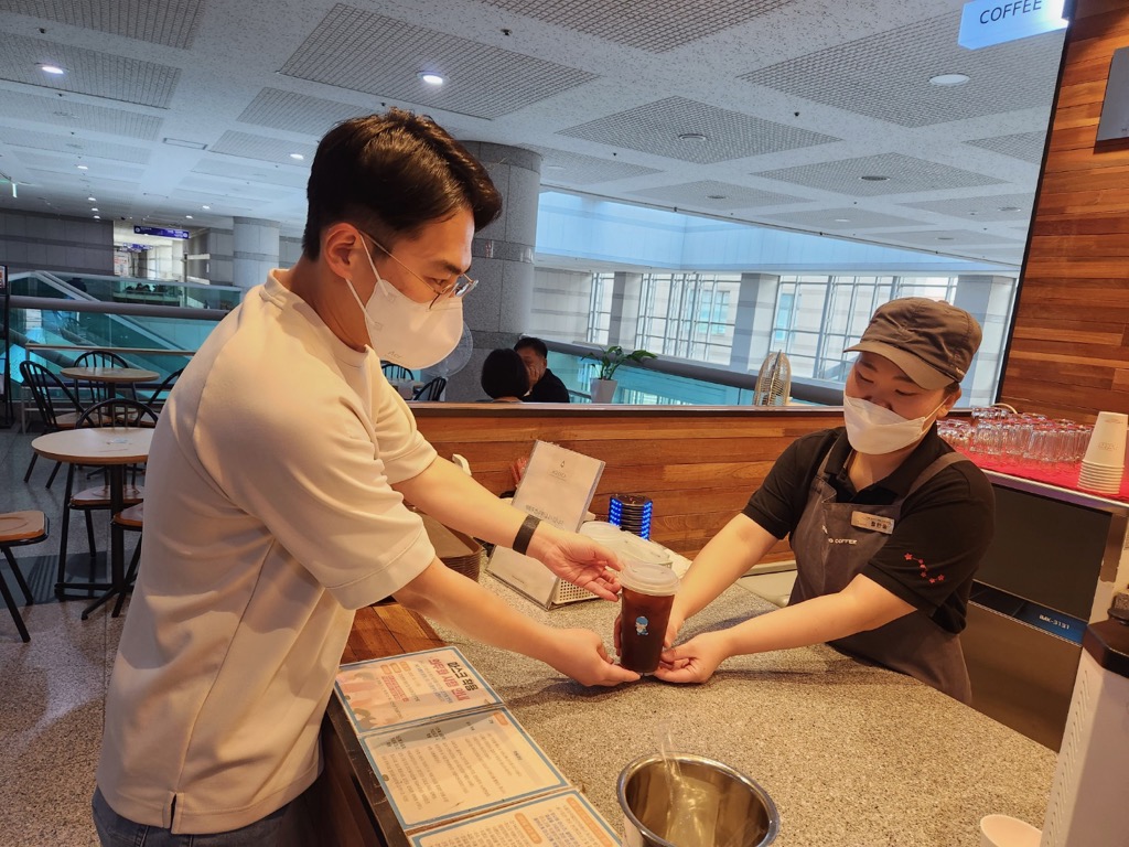 진주시, 다회용 컵 있는 청사 만든다
