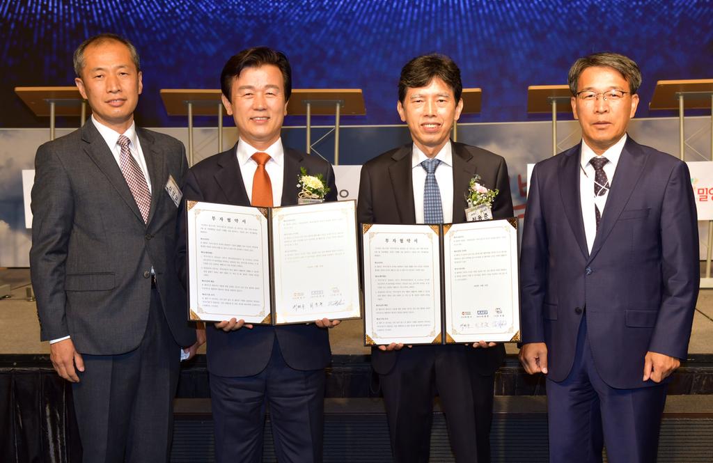 (왼쪽부터) 기업유치단장 김성일, 조규일 진주시장, (주)캐스 대표이사 최용준, (주)캐스 사장 박민수