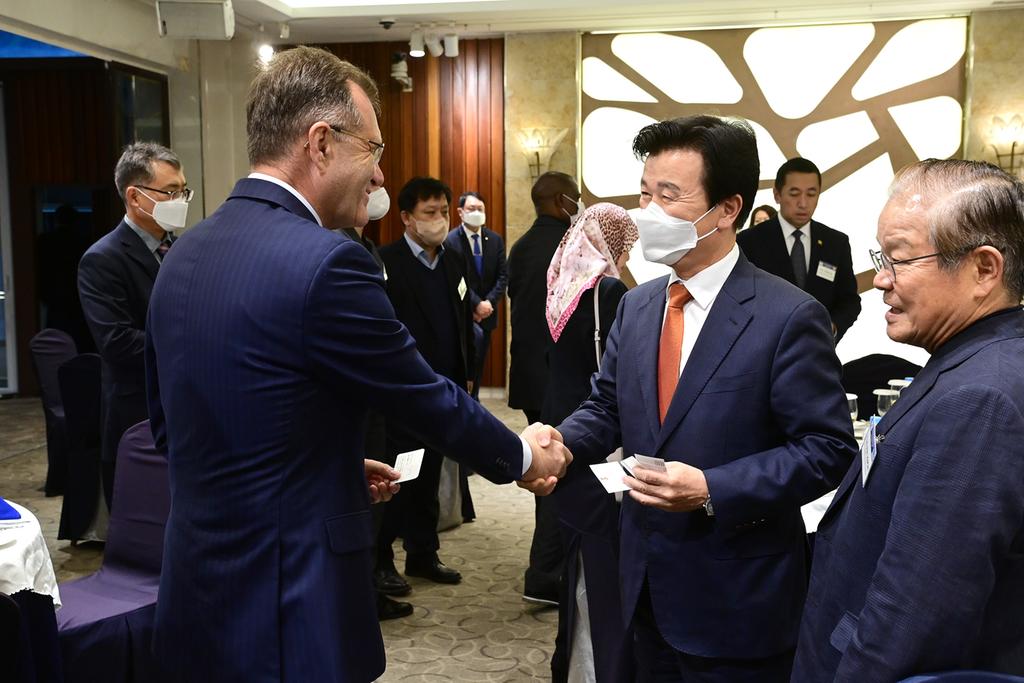 진주시, 주한 주요국 대사 초청해 기업가정신마을 탐방  