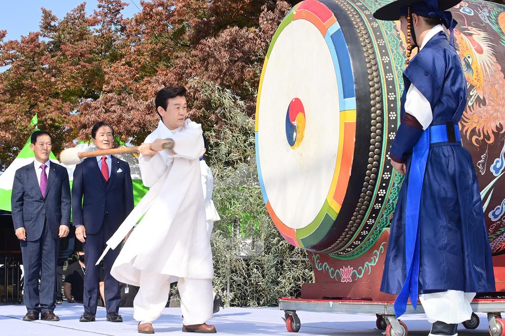 천년의 역사와 문화로 진주의 10월을 다시 써내려가는 개천예술제!