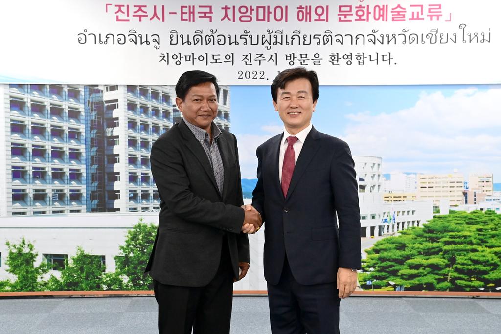 태국 치앙마이 교류협력단, 진주의 화려한 유등에 놀라워!