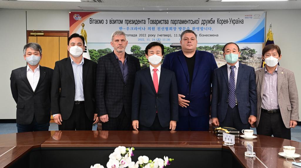 이양구 전 우크라이나 대사와 우크라이나 기업인, 진주시 방문