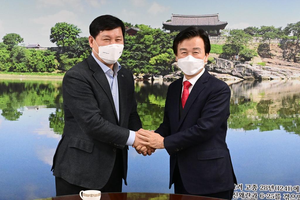 조규일 진주시장,  허구연 KBO 총재와 환담