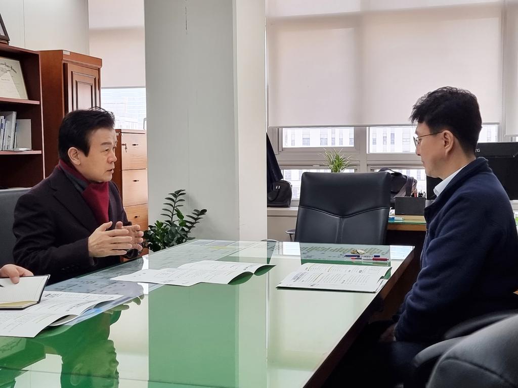 조규일 진주시장, 산자부 지역경제정책관과 현안사업 논의
