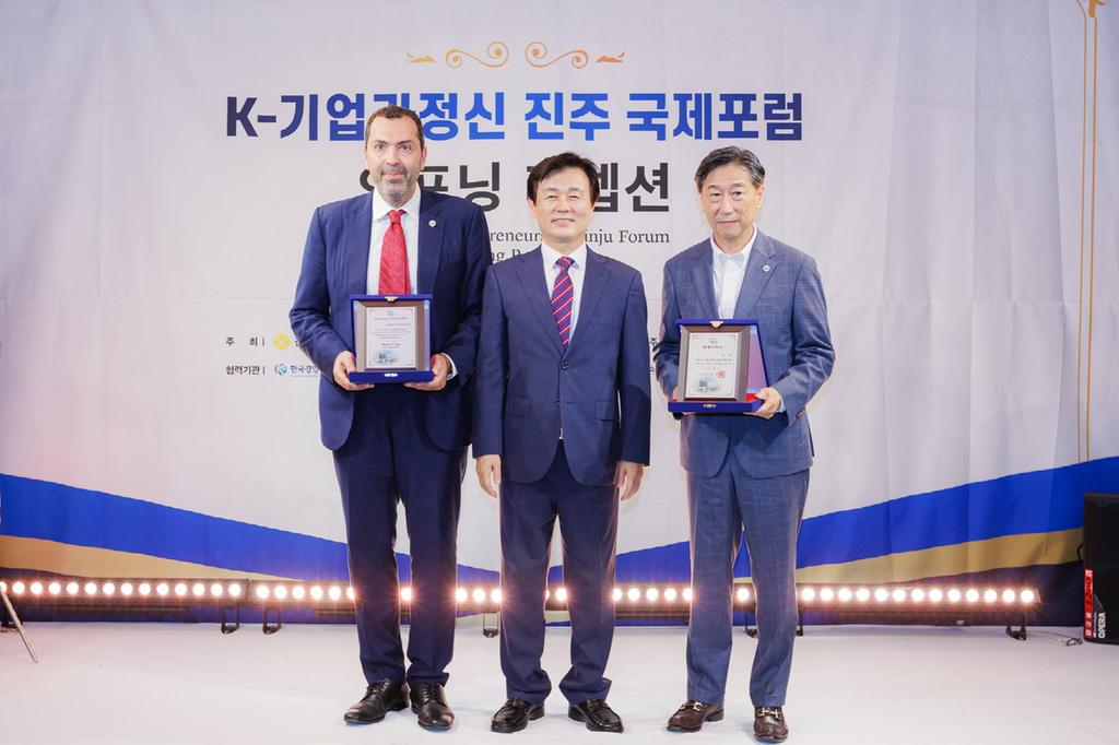 아이만 ICSB회장·오준 前유엔경제사회이사회 의장, 진주 명예시민 되다! 