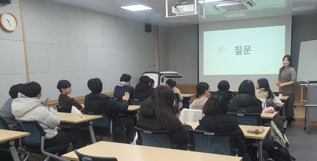 진주시립도서관 ‘2024년 겨울방학 청소년 문화교실’ 성료