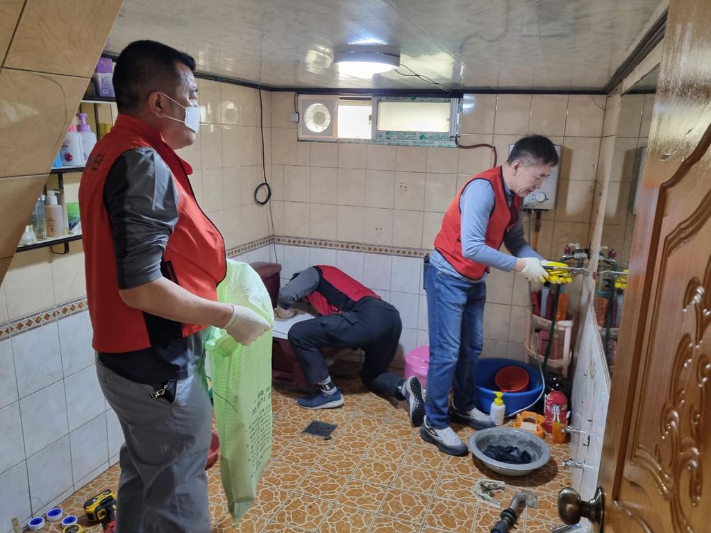 진주 최현일 봉사단, 다문화가정 집수리 봉사 활동 펼쳐 