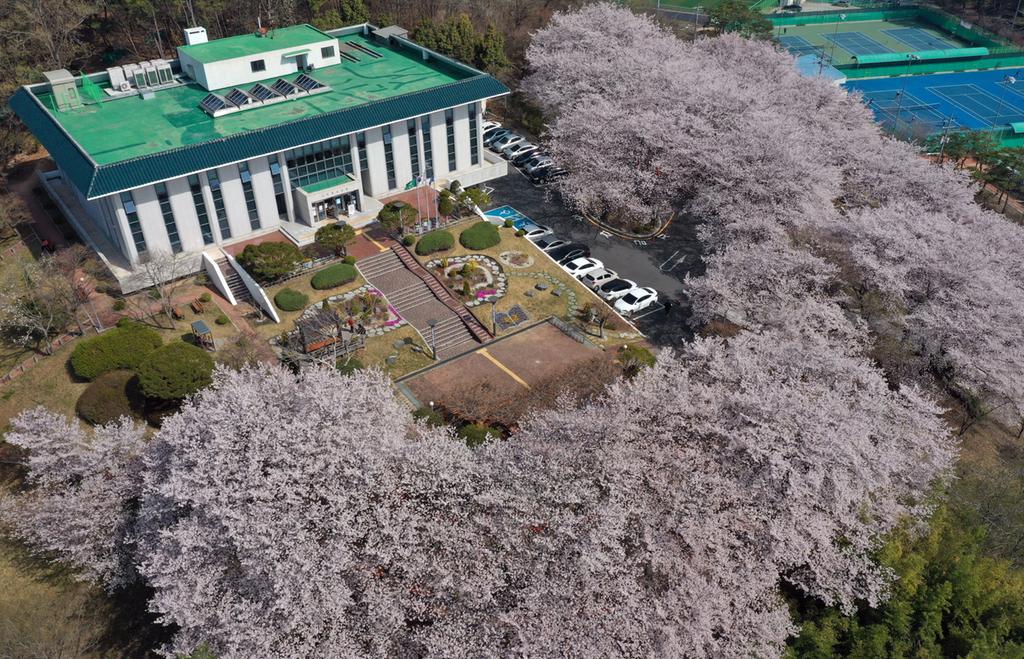 진주시립도서관, 2025년 공유책장·야외도서관 운영
