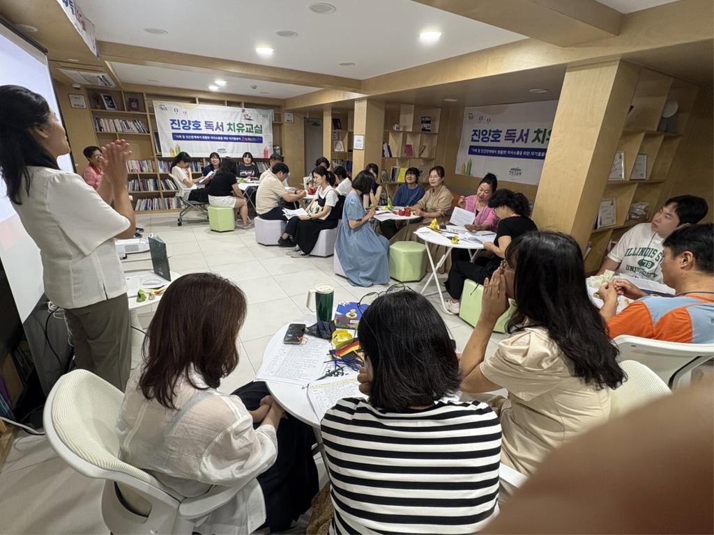 바쁜 일상 속 휴식, 진양호 여름밤 독서 치유교실 성료