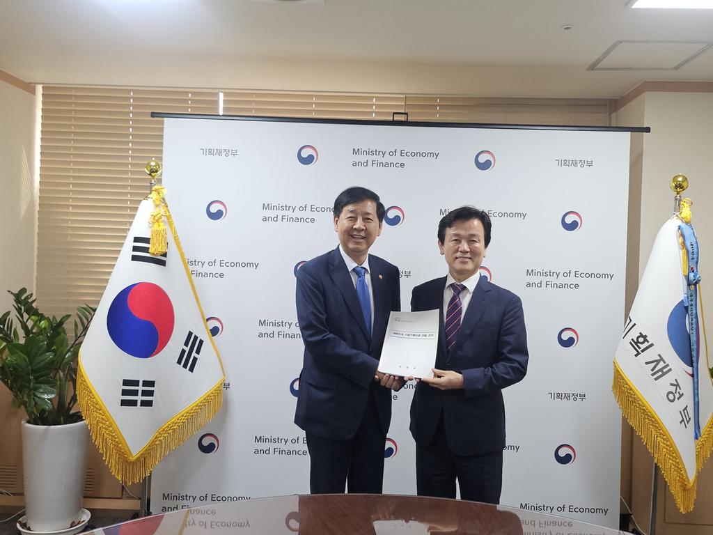 조규일 진주시장, 기획재정부 장관 만나 ‘대한민국 기업가정신관 건립’ 건의