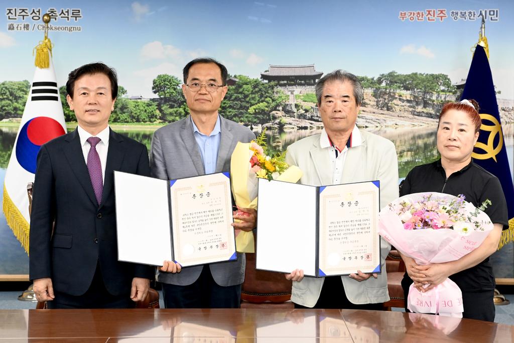 진주시, ‘6·25전쟁’ 유가족에 화랑무공훈장 전수