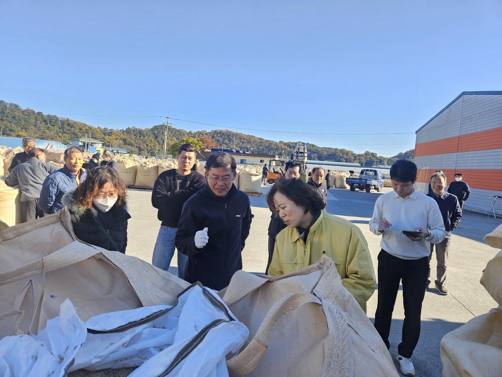 진주시 ‘2025년산 공공비축 건조벼’ 첫 매입