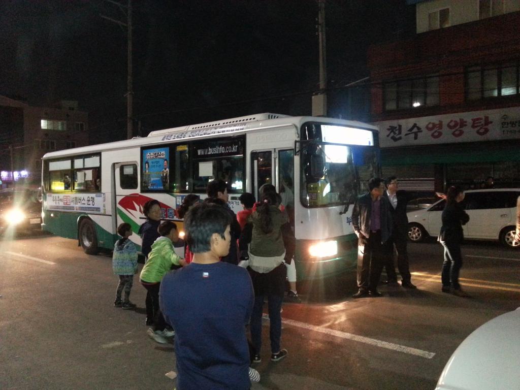 축제셔틀버스실랑이장면