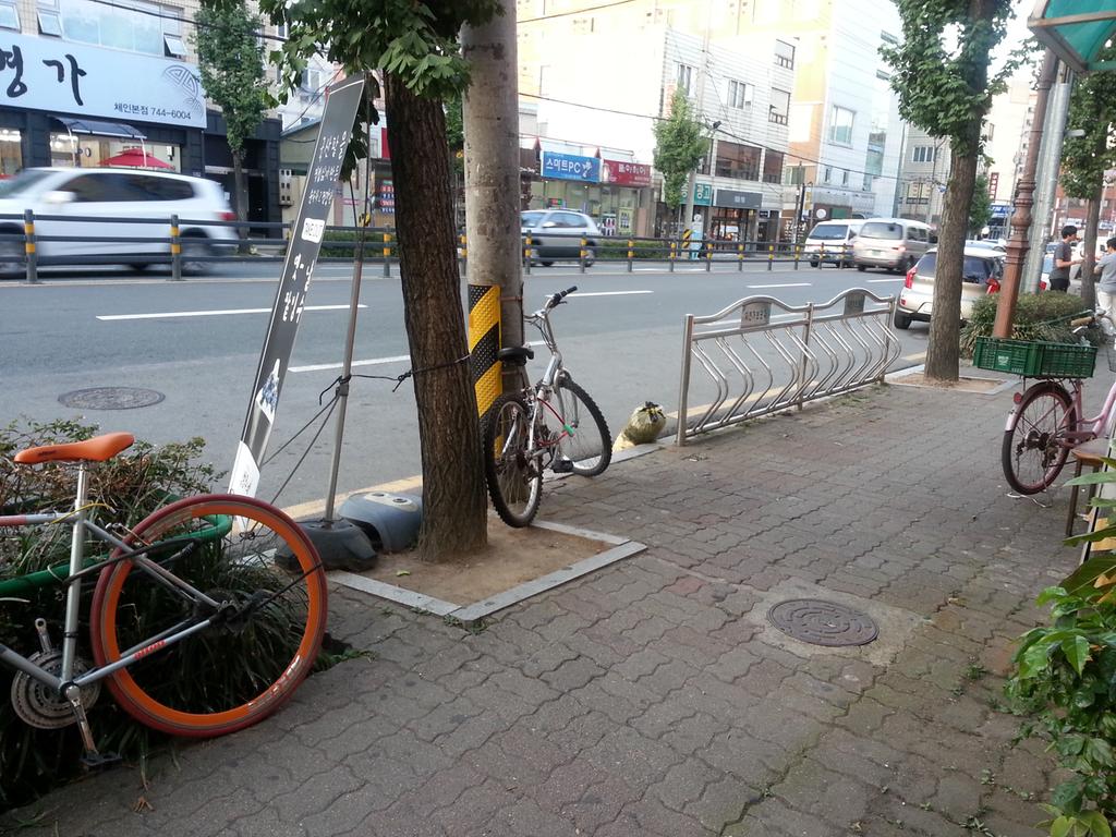 쓸모없는 자전거 거치대 1