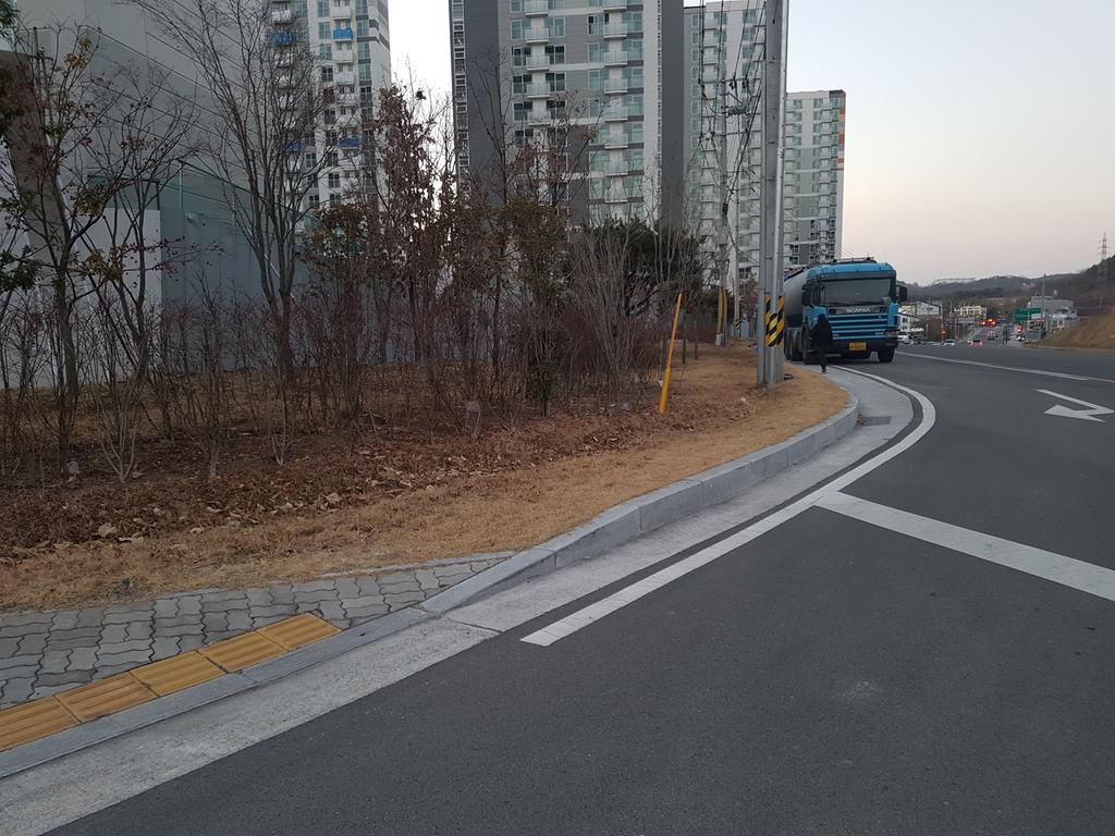 인도 없는 길