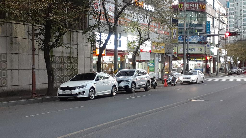 신우빌딩 상가앞 주차된 사진