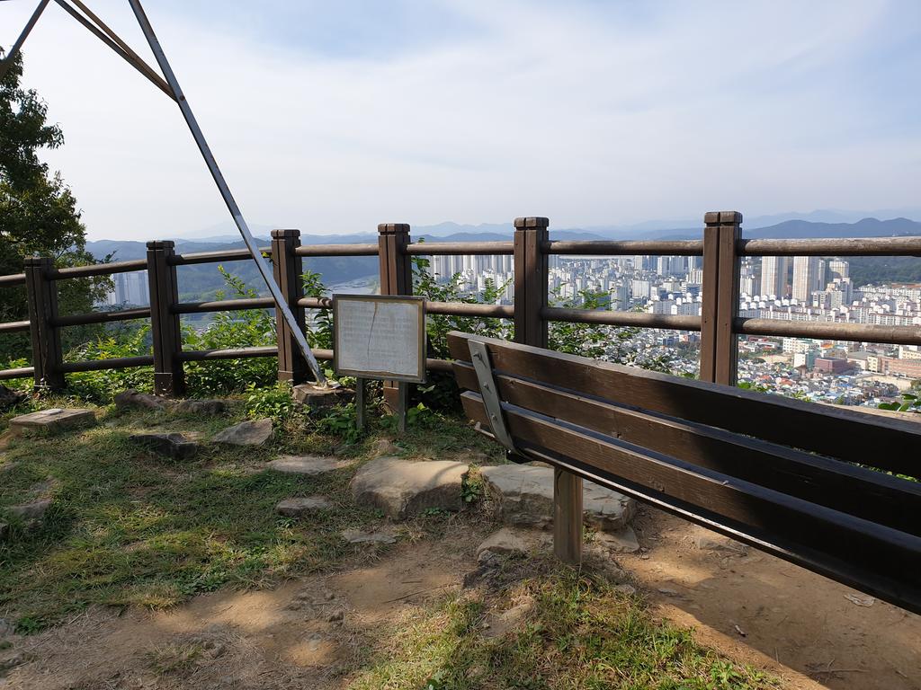 국토정보공사의 좌표석 안내문