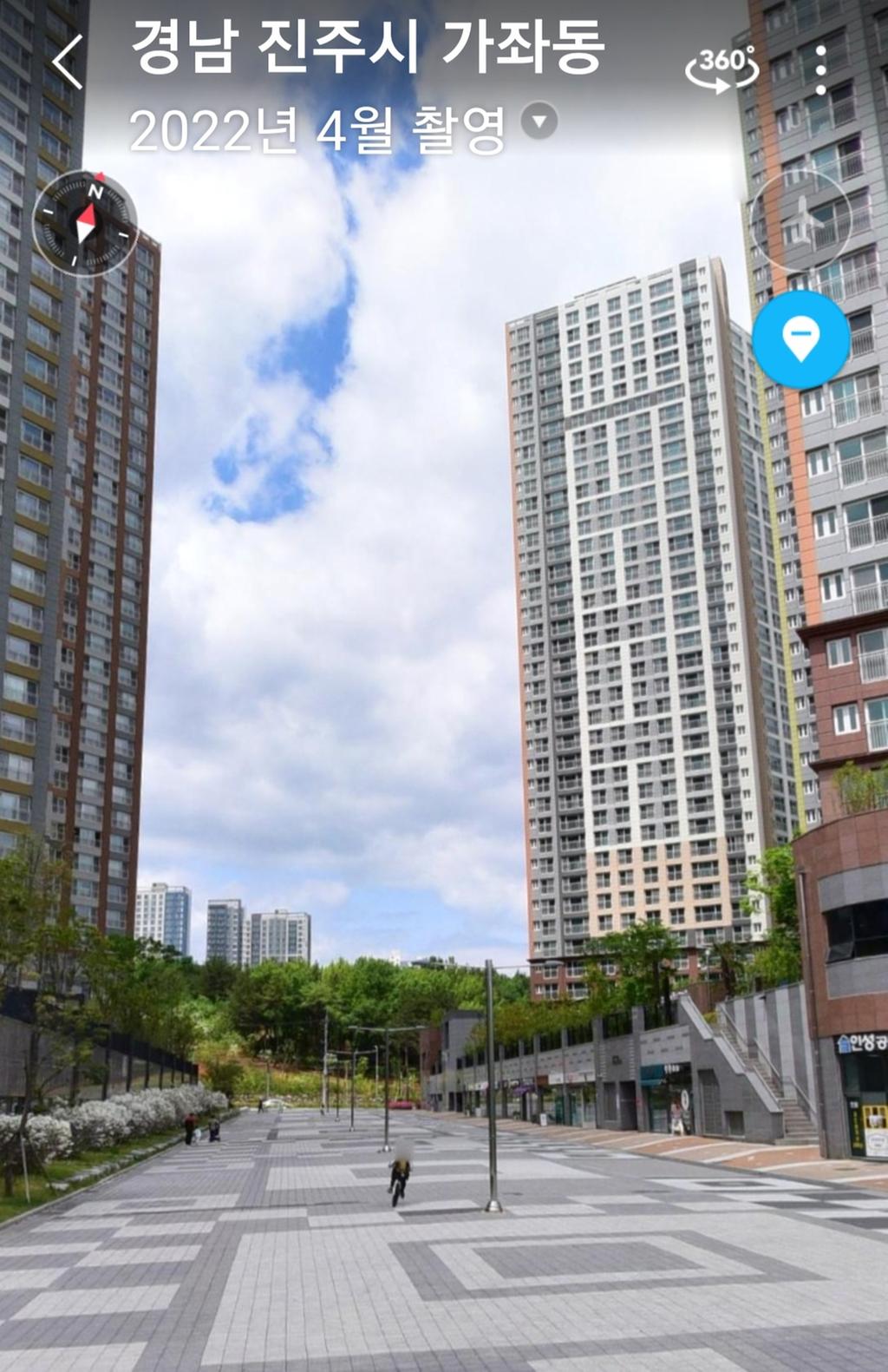 포레나아파트와시티2차 아파트 사이 공터