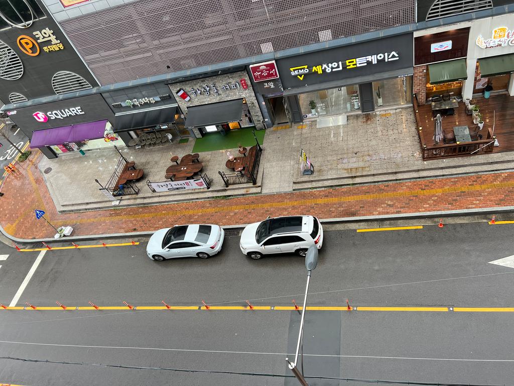 주차방지봉이 없어 저 구간만 얌체주차를 함