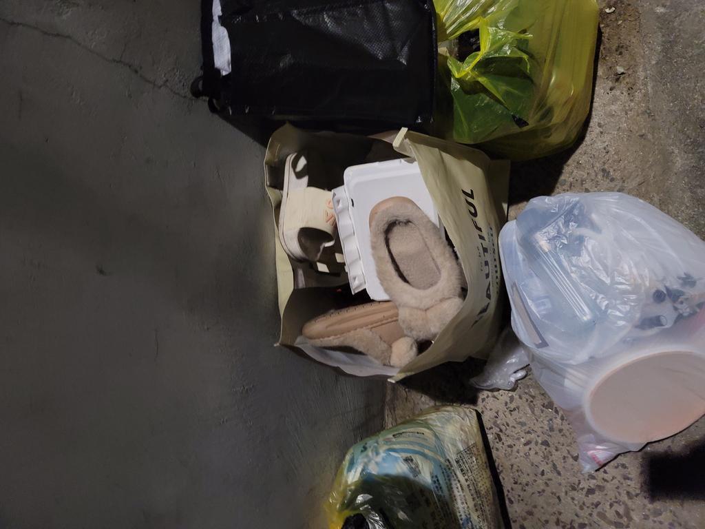 쓰레기 불법투기 입니다