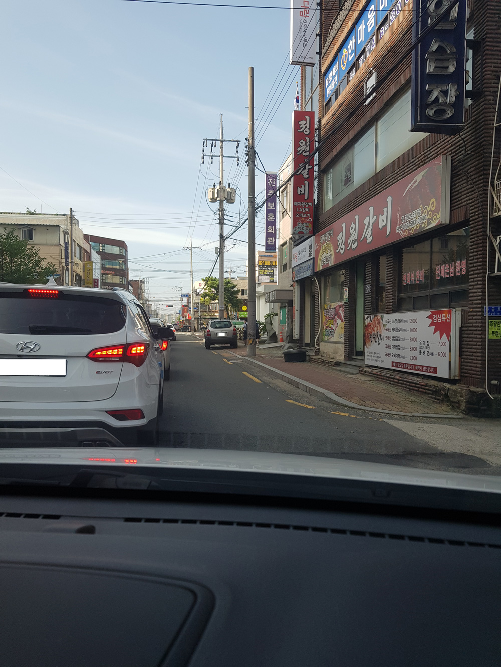 오늘 아침에 찍은 위치 그대로 항상 주차되어 있음