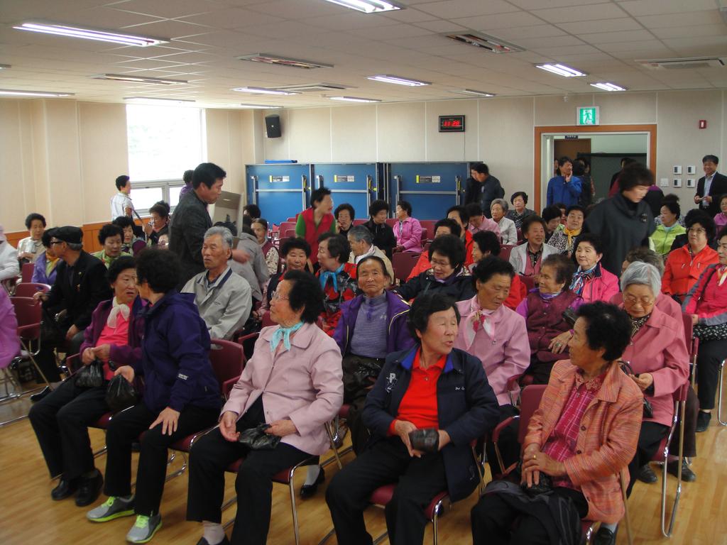 2012년 어르신건강대학 1교시 노래교실 및 레크레이션