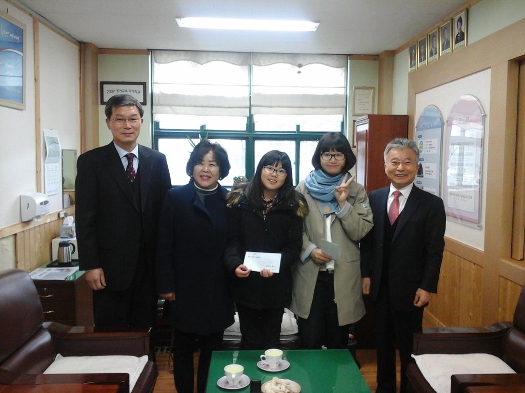 장학금 전달 사진