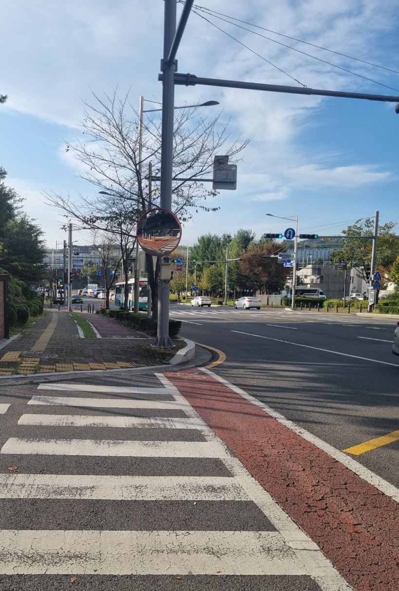 반사경 설치된 모습 