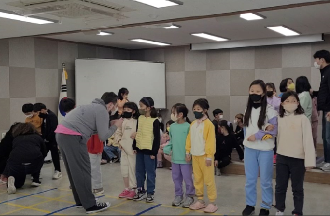 2022 겨울방학 영어캠프 (초등) 활동(3) 영상입니다.