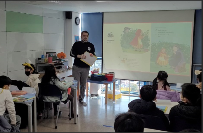 2022 겨울방학 영어캠프 (초등) 활동(5) 영상입니다.