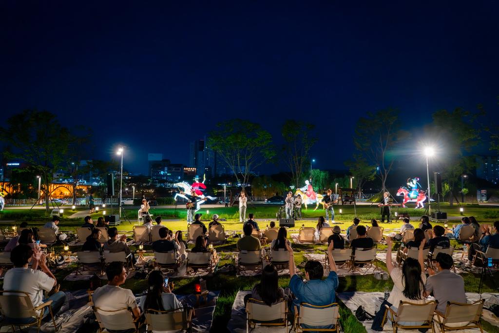 낮에는 예술 밤에는 낭만 8월의 진주로 떠나는 특별한 여행