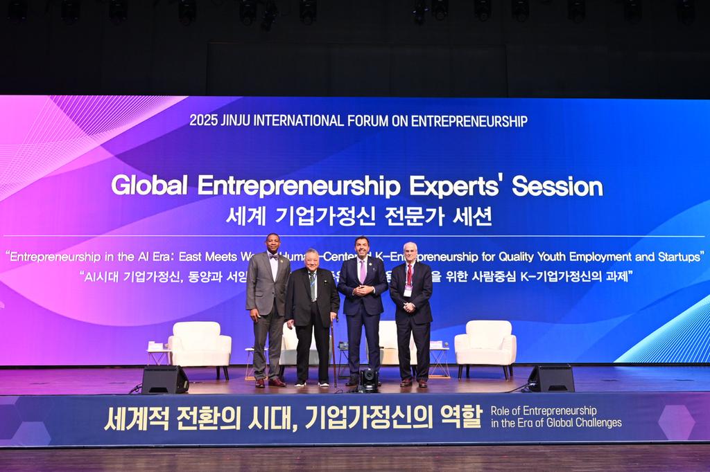 세계 기업가정신 전문가 디지털 시대 기술보다 인간을 중심에 둔 기업가정신 강조