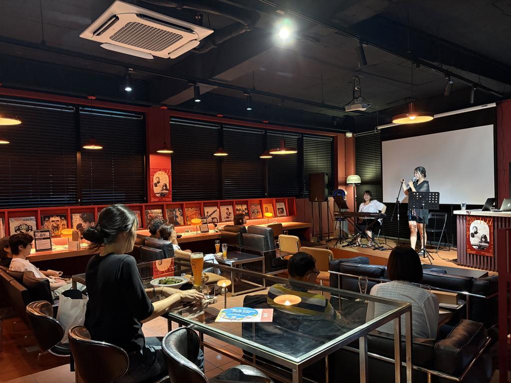 재즈와 맥주의 <b class=