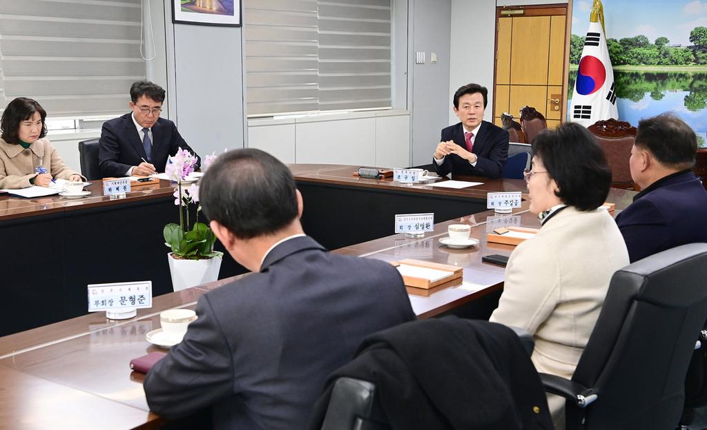 조규일 진주시장 지역 사회단체장들과 <b class=