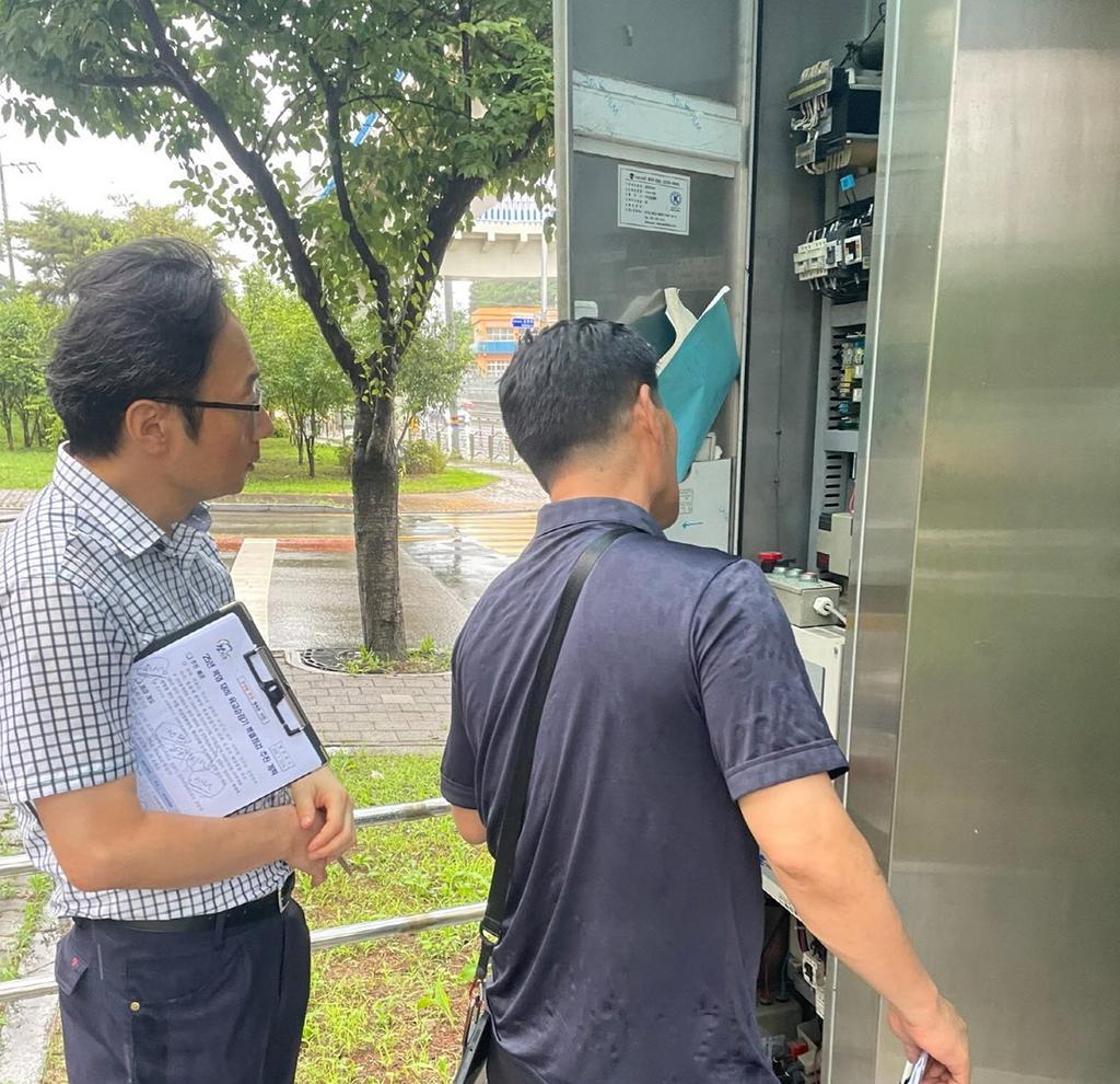 진주시 폭염 대비 육교 승강기 특별점검