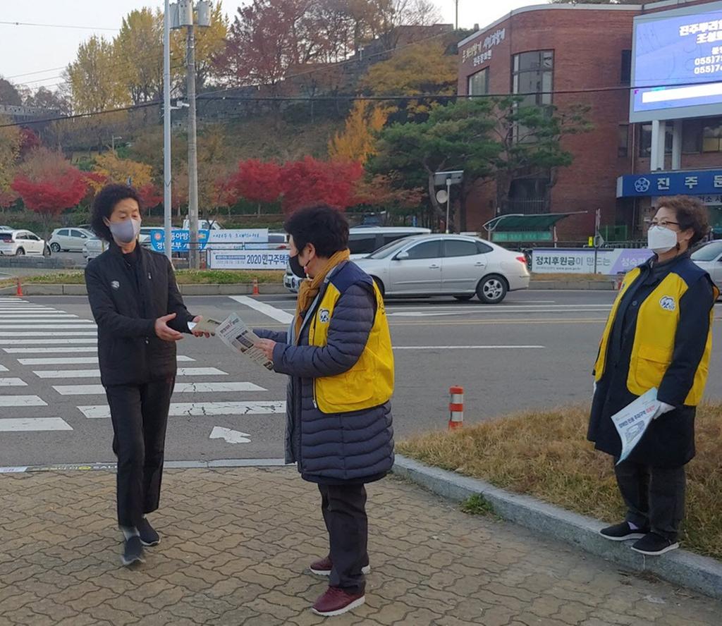 진주시 장애인전용주차구역 주정차위반 집중 <b class=
