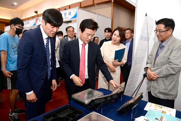 전국 최초 구직자 중심의‘제1회 진주시 장애인 구직박람회’성황 (2).JPG