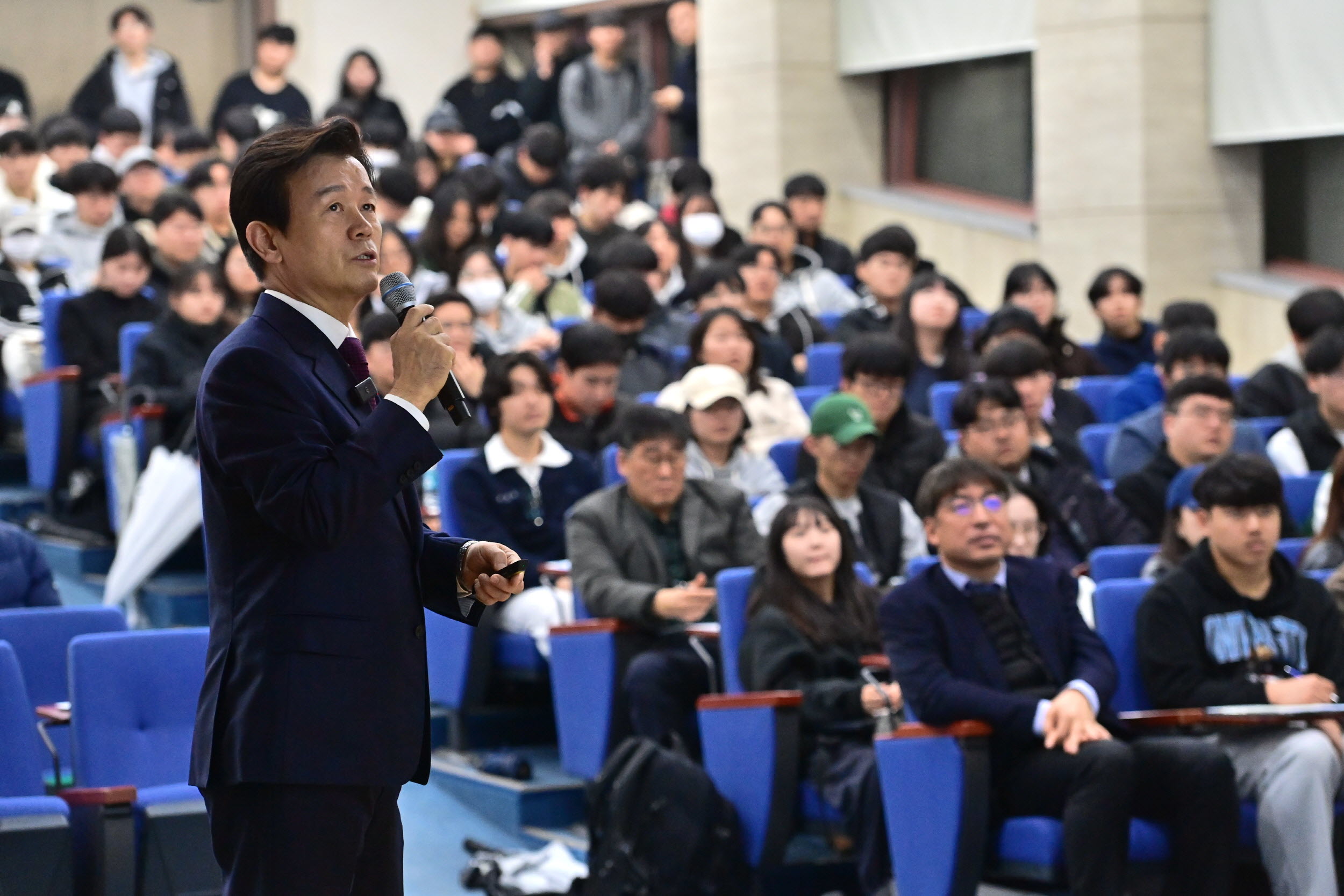 경상국립대학교 총학생회 초청 일일특강 (1).jpg